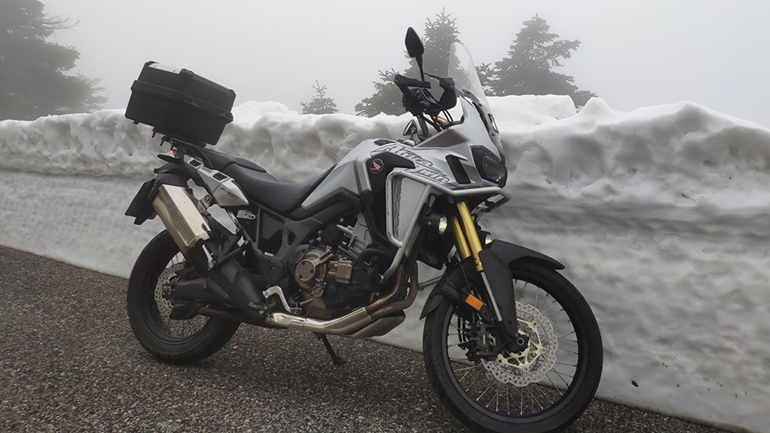 Εκλάπη Honda Africa Twin από το κέντρο του Πειραιά